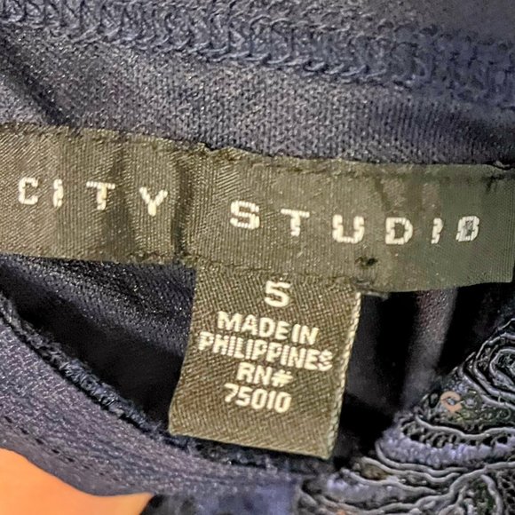 Gorgeous lace mini dress - Picture 4 of 16